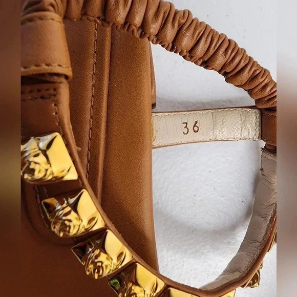 Stuart Weiztman Brown Leather Gold Rose Appliqué Thong Sandals Flats Size 36 - Picture 5 of 8